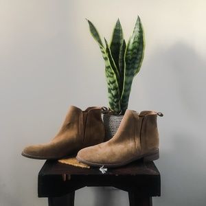 UO - Classic Chelsea Suede Ankle Boots